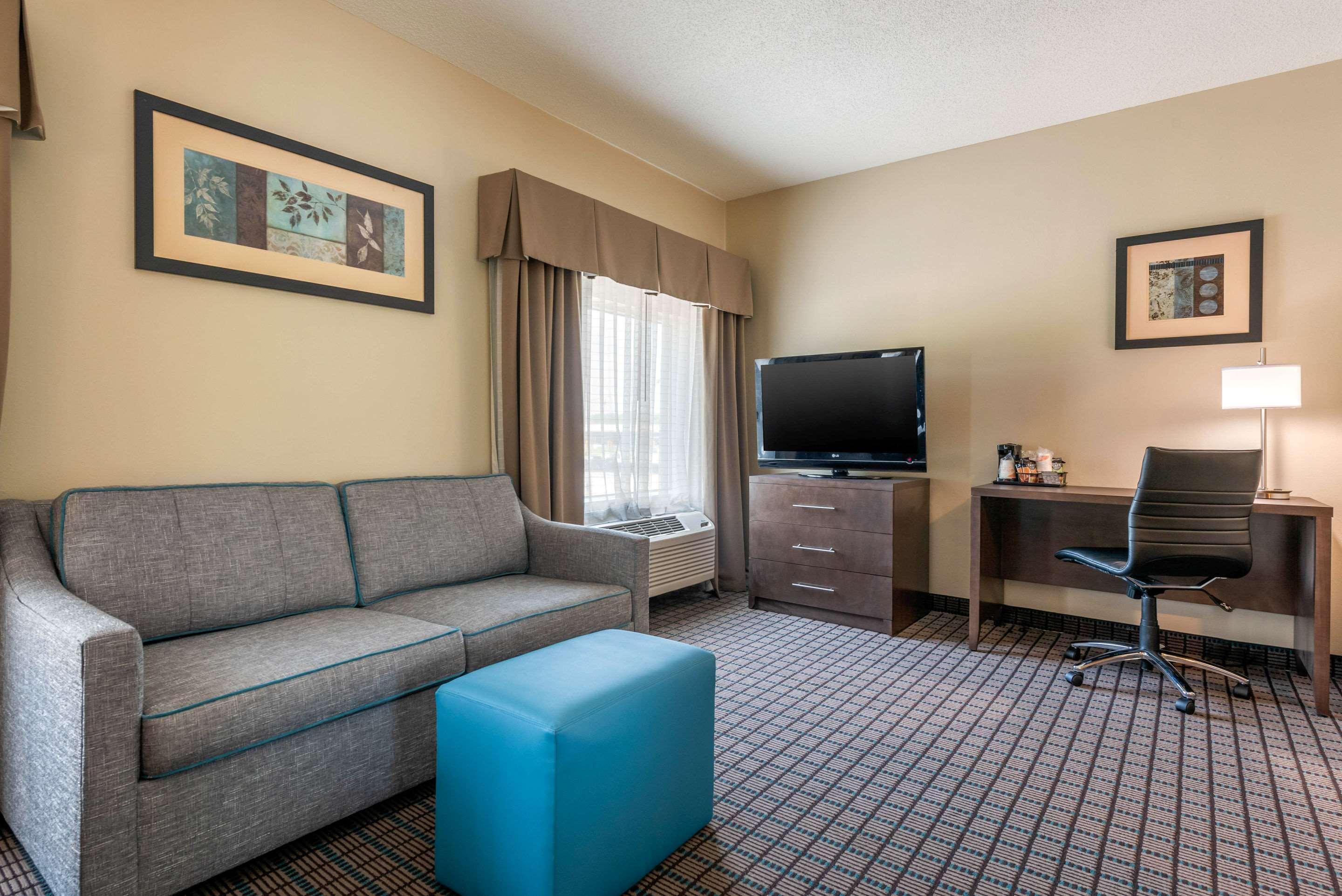 Comfort Inn & Suites Cincinnati Exterior foto